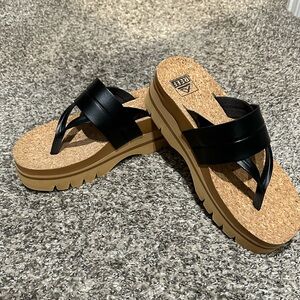 Brand new, never worn Reef Vista Higher Lennox Platform Thong Sandals.